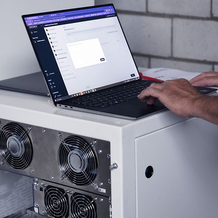 Installationshilfe-des-ecoBatteryHub-ecocoach-5080