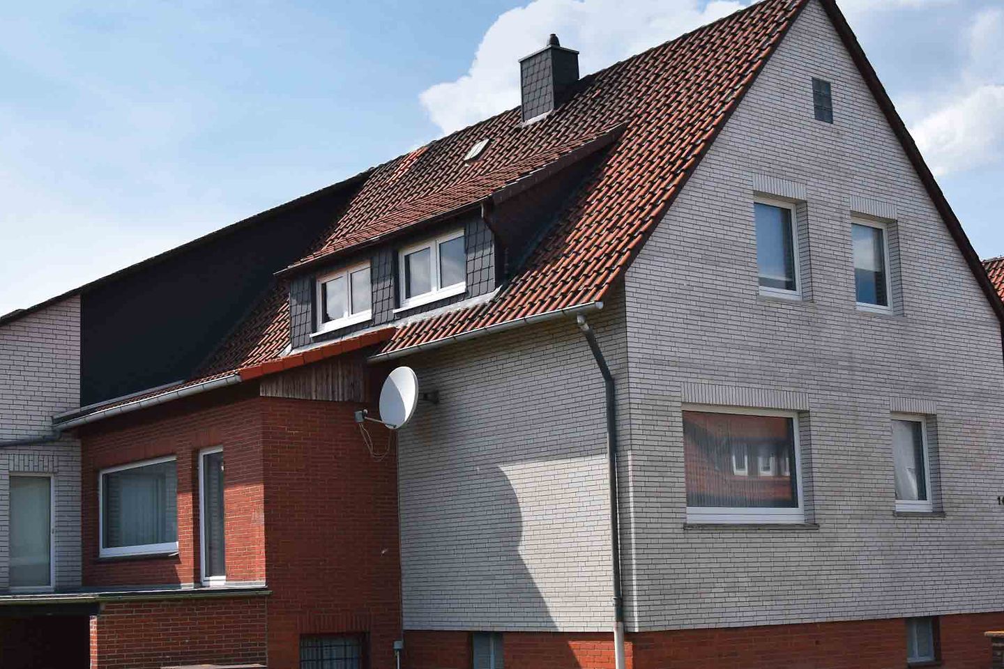 renovierungsbeduerftiges_haus altbau