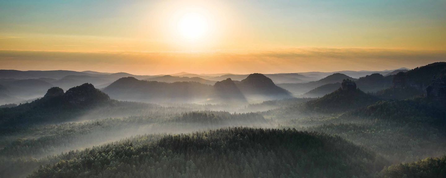 sonne_ueber_berglandschaft sonne_ueber_berglandschaft