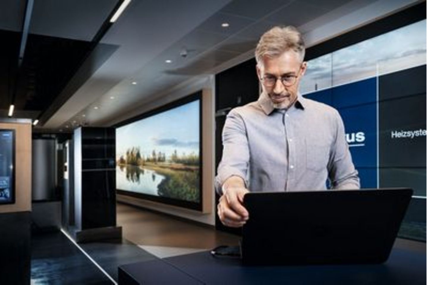 mann_vor_laptop