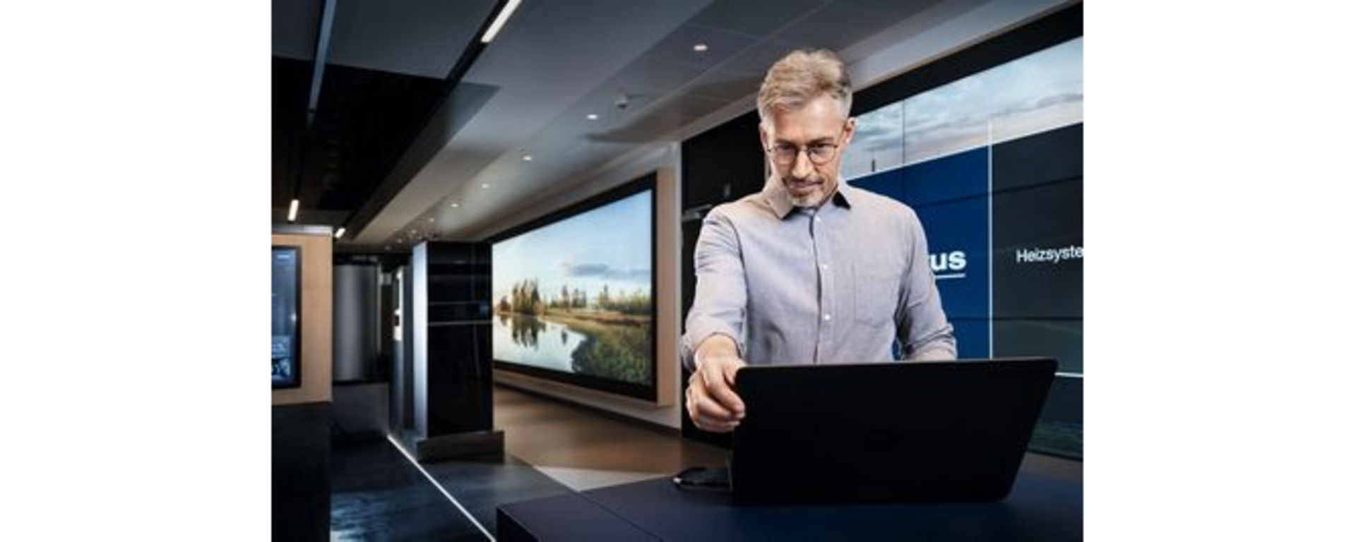 mann_vor_laptop